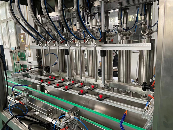 Podrobnosti o avtomatskem batnem polnilnem stroju