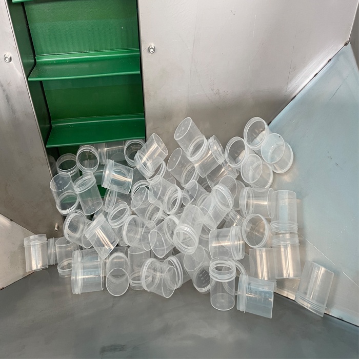 Stroj za sortiranje steklenic v obliki škatle za plastične steklenice