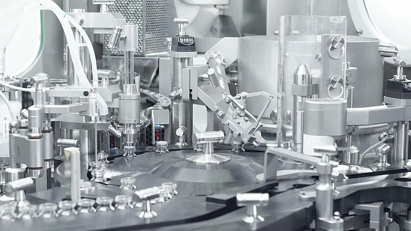 Monoblok polnilni stroj