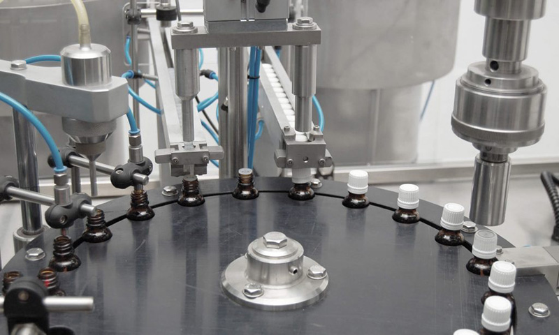 Stroj za polnjenje tinkture